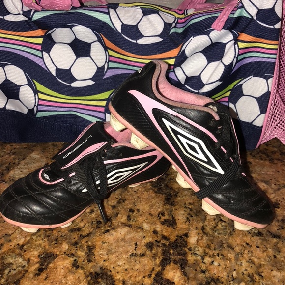 umbro girls soccer cleats